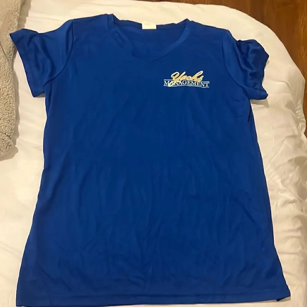 BRAND NEW POLYESTER Sportswear T Shirt & Hat (NEW) - Never Worn V Neck Medium